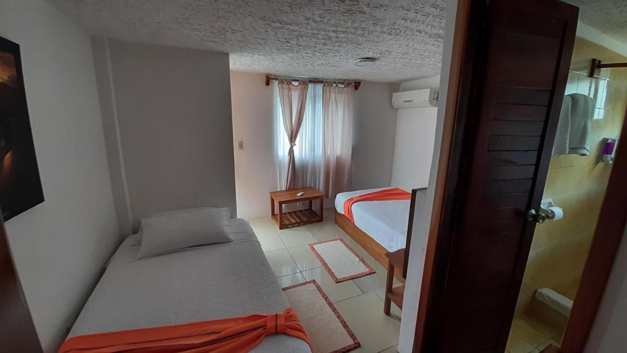 Hostal Tero Real Puerto Villamil Buitenkant foto