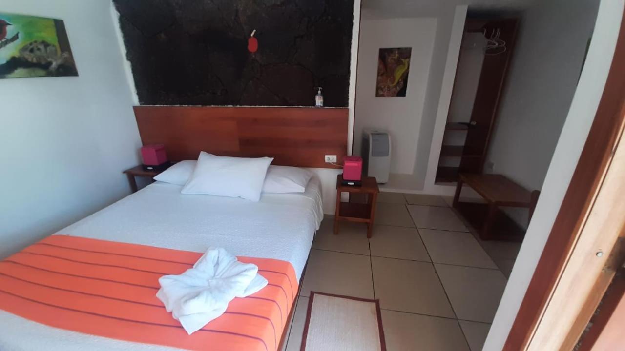 Hostal Tero Real Puerto Villamil Buitenkant foto