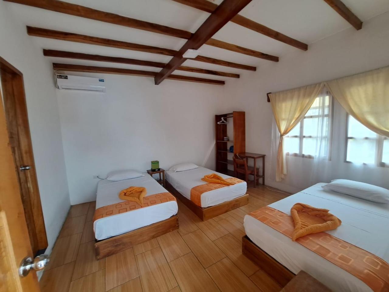 Hostal Tero Real Puerto Villamil Buitenkant foto